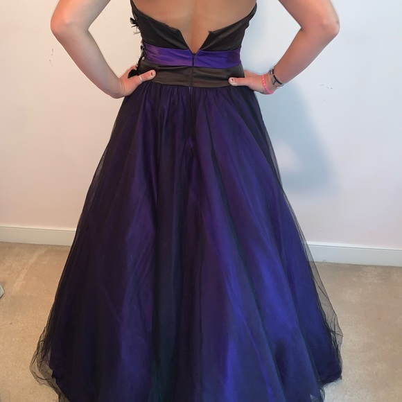 Formal dress - Picture 7 of 7